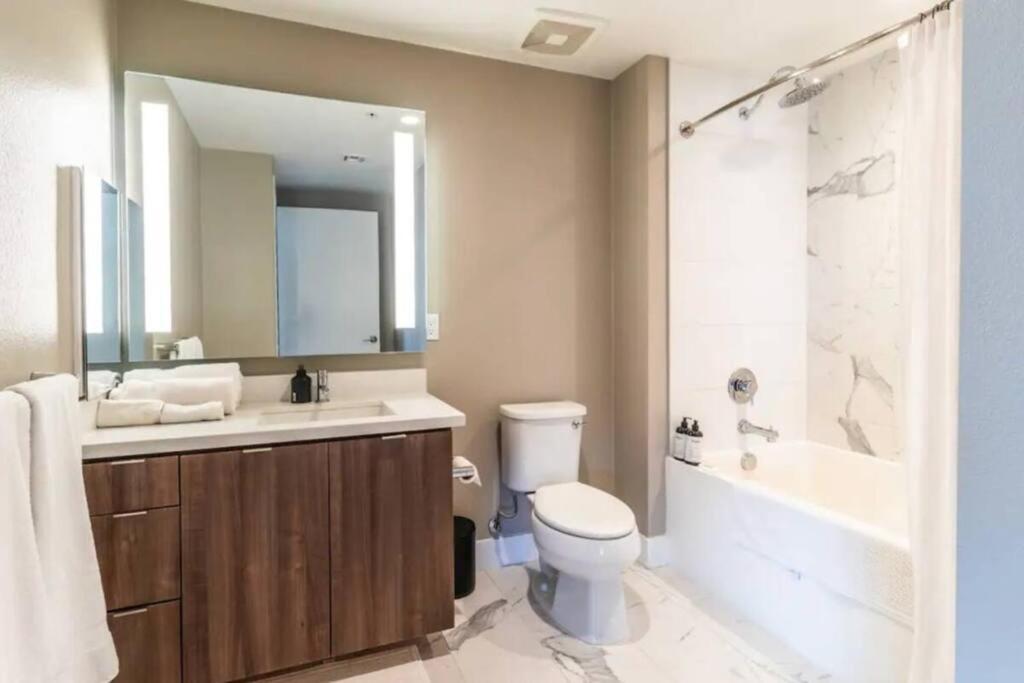 Comfortable & Spacious 2bdr - 2bth For 4 Guests In Hollywood *